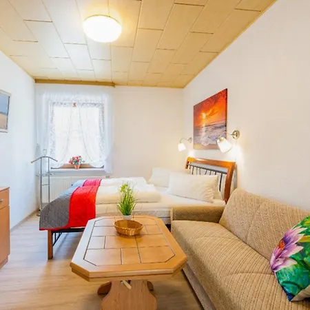 Uns Luett Huus Apartamento *
